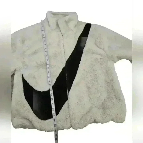 Nike Essentials Women's Off White Faux Fur Plush Large Logo Full Zip Jacket S - Picture 13 of 15